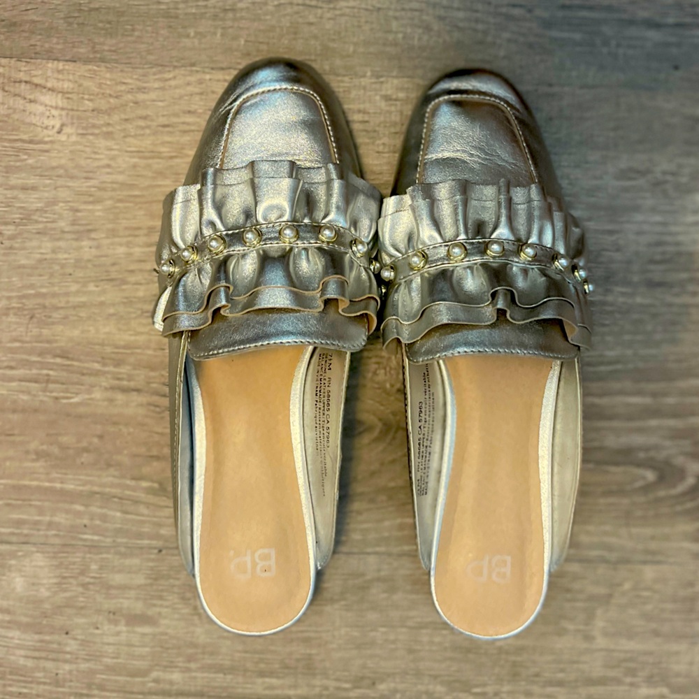 B.P. Silver with sparkle  slides size 7.5